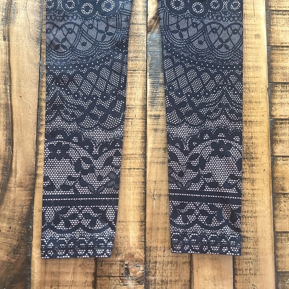 Niyama Sol Sofia Lace Leggings - Picture 11 of 15